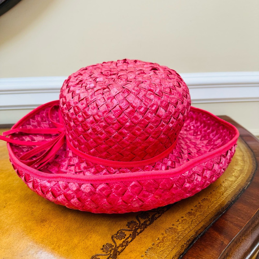 Betmar New York Paris Womens Queen Woven Roll Pink Rasberry Stunning Hat Vintage